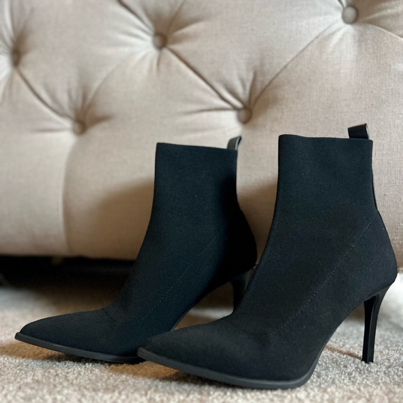 Steve Madden 🌸Heel Boots🌸stretchy material - Picture 2 of 7